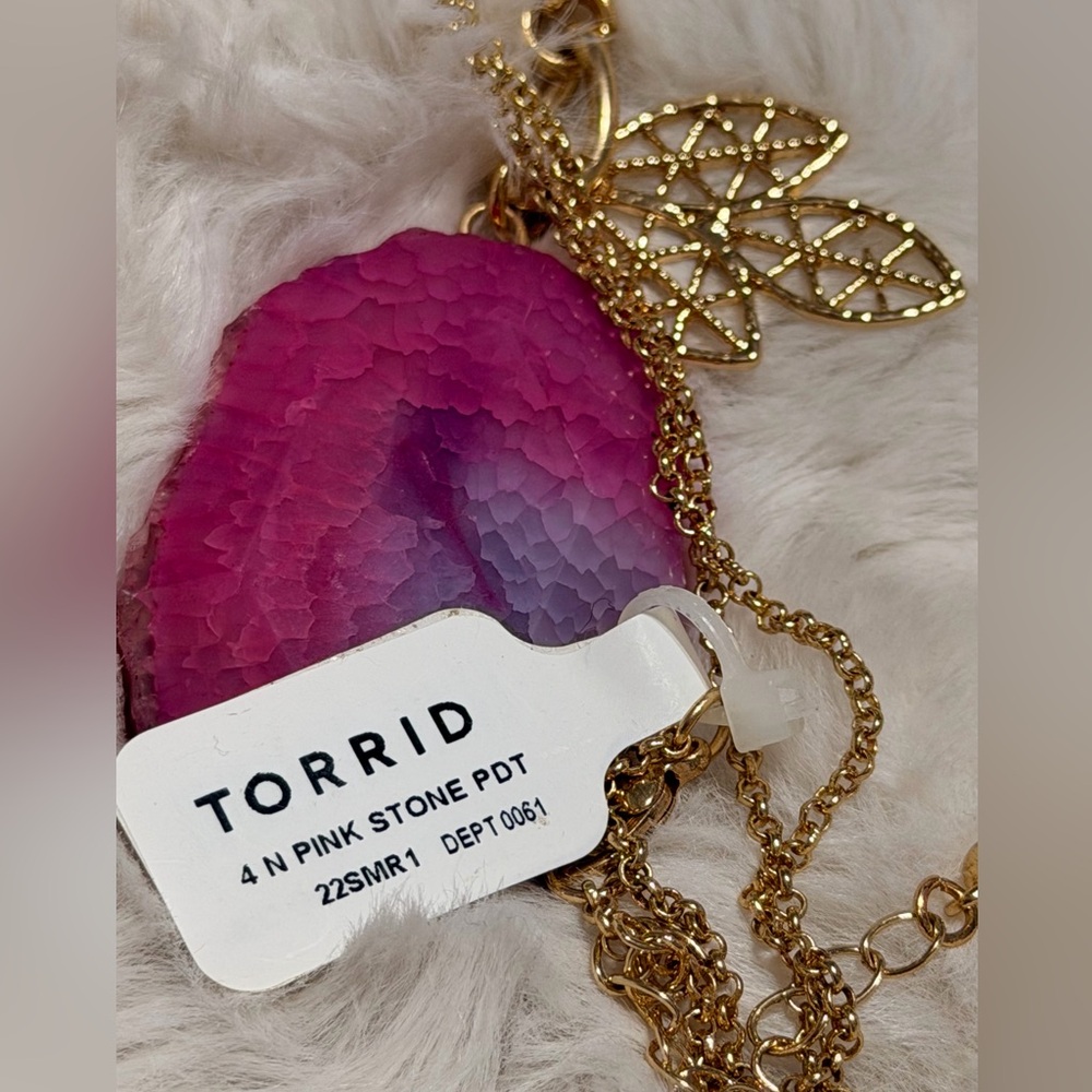NWT Torrid Pink Agate Stone Gold Leaf Pendant Necklace
